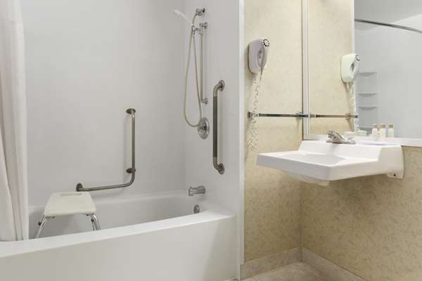  - Travelodge East Winnipeg