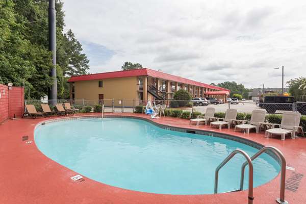 Pool - Travelodge Richmond Hill - I-95, Exit 87