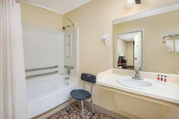  - Travelodge Richmond Hill - I-95, Exit 87