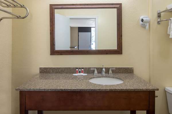  - Travelodge Richmond Hill - I-95, Exit 87