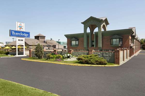 Exterior view - Travelodge South Calgary