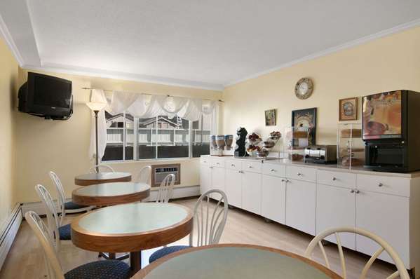 Restaurant - Travelodge South Calgary