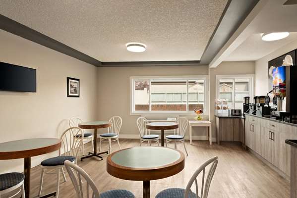 Restaurant - Travelodge South Calgary