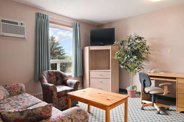 Suite - Travelodge Suites Edmonton Airport Leduc