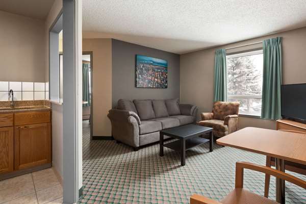 - Travelodge Suites Edmonton Airport Leduc