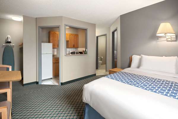 Suite - Travelodge Suites Edmonton Airport Leduc