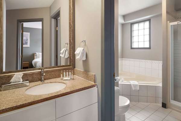 Suite - Travelodge Suites Edmonton Airport Leduc