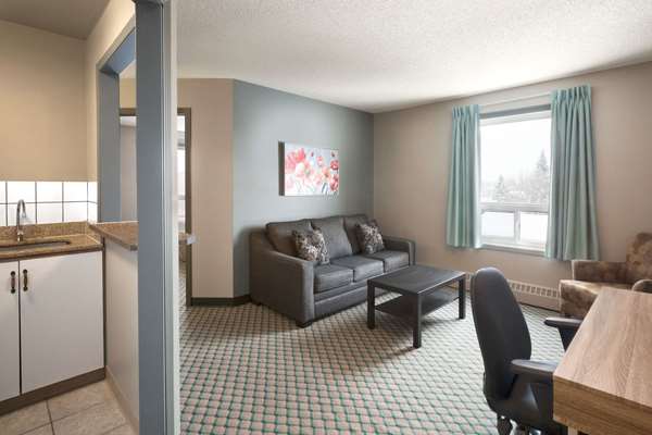 Suite - Travelodge Suites Edmonton Airport Leduc