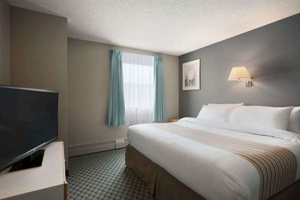 Suite - Travelodge Suites Edmonton Airport Leduc