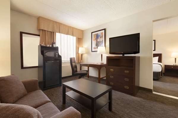 Suite - Travelodge South Edmonton