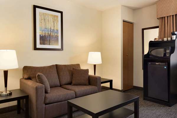Suite - Travelodge South Edmonton