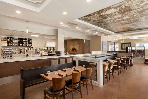 Restaurant - Travelodge South Edmonton