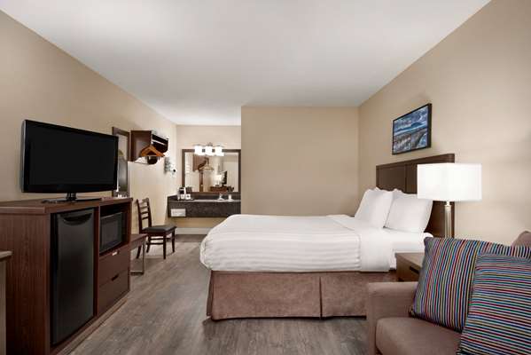  - Travelodge Salmon Arm