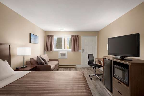  - Travelodge Salmon Arm