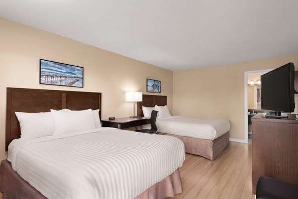  - Travelodge Salmon Arm