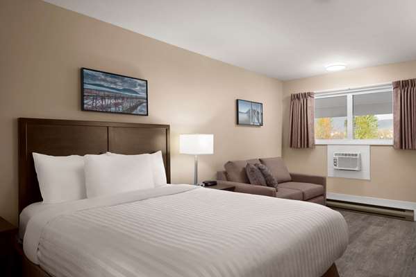  - Travelodge Salmon Arm