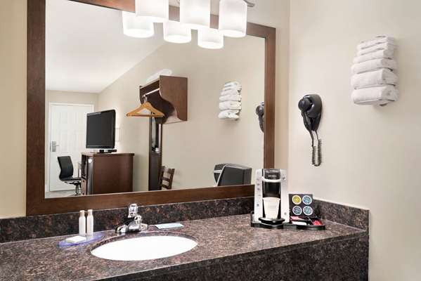  - Travelodge Salmon Arm