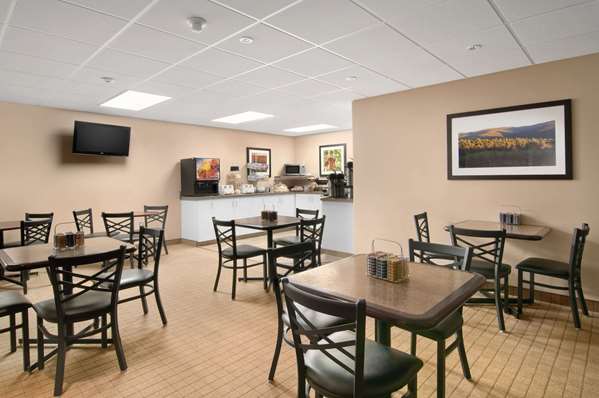 Restaurant - Travelodge Red Deer