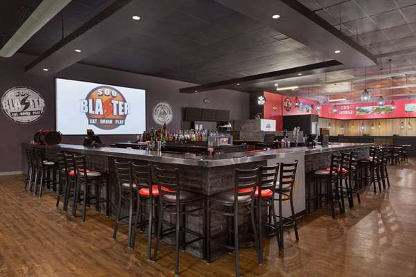 Restaurant - Days Inn & Suites Sault Ste Marie