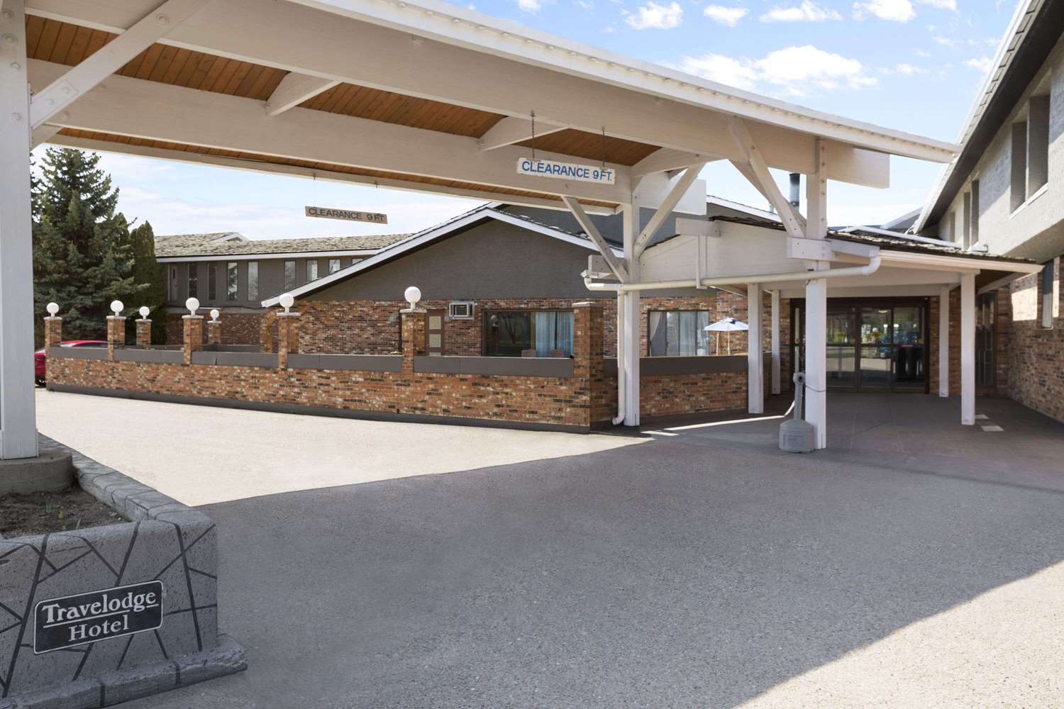 Travelodge Medicine Hat, AB See Discounts