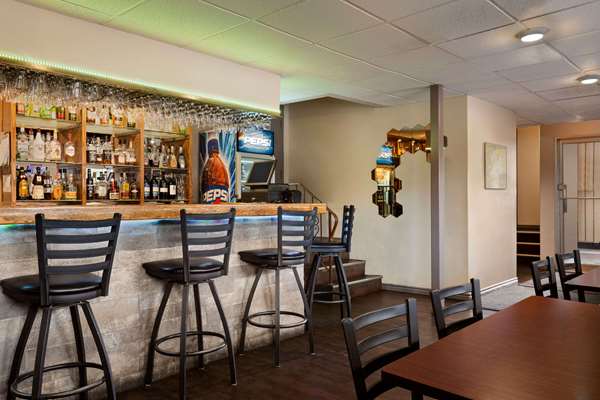 Restaurant - Travelodge Kenora