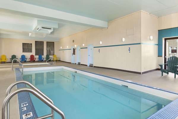 Pool - Travelodge West Edmonton