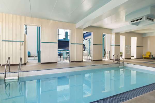 Pool - Travelodge West Edmonton
