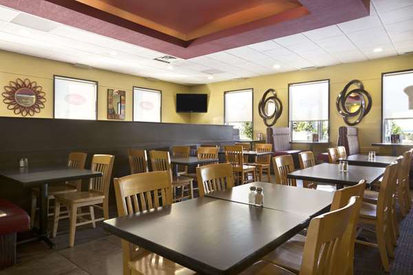 Restaurant - Travelodge West Edmonton