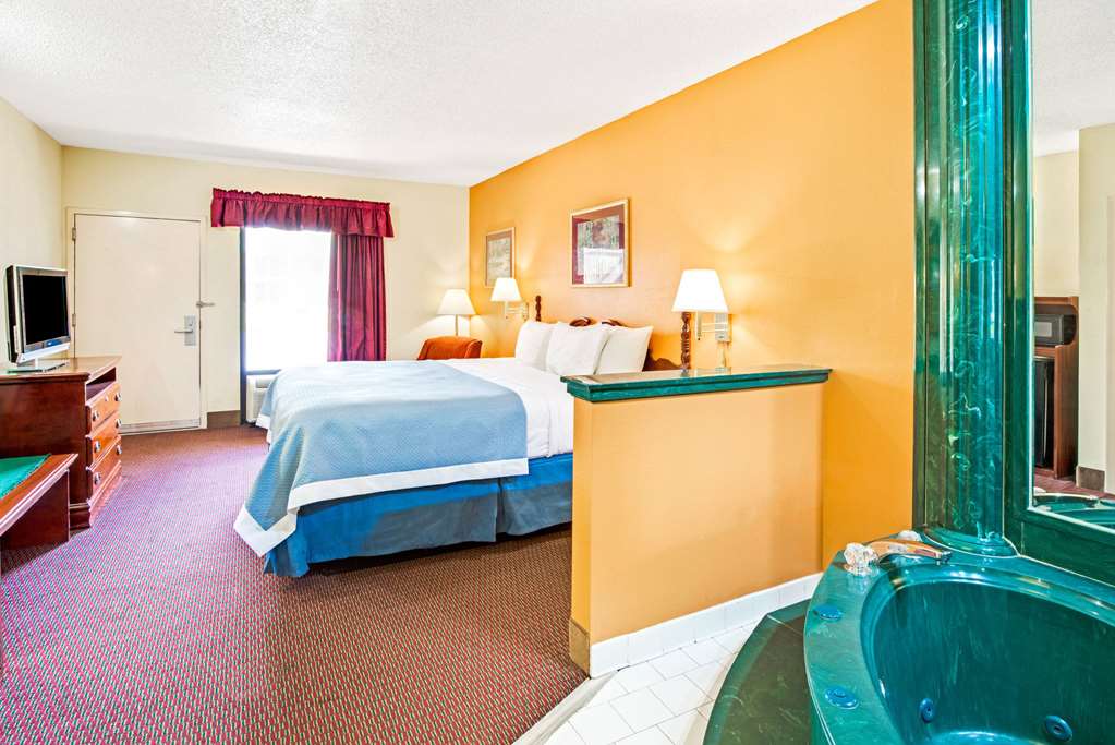 DAYS INN COVINGTON-guestroom-Guest Room,Suite,On-Site.jpg