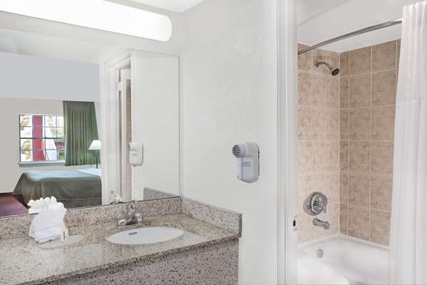  - Howard Johnson Inn Fort Myers