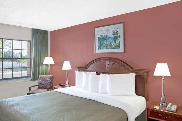  - Howard Johnson Inn Fort Myers