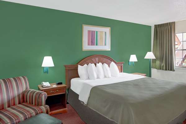  - Howard Johnson Inn Fort Myers