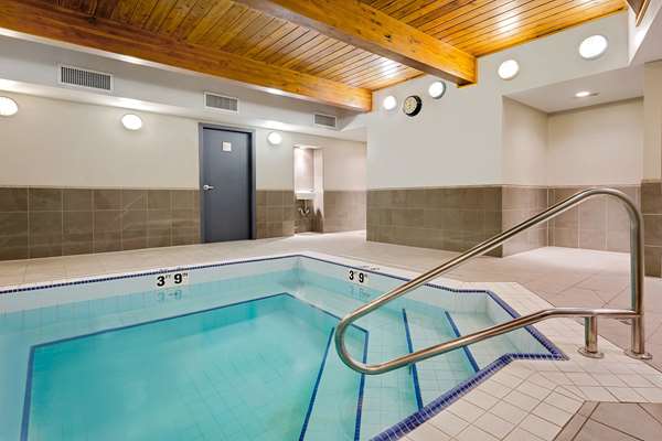 Pool - Ramada Inn Kamloops