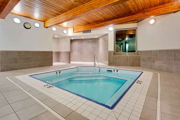 Pool - Ramada Inn Kamloops