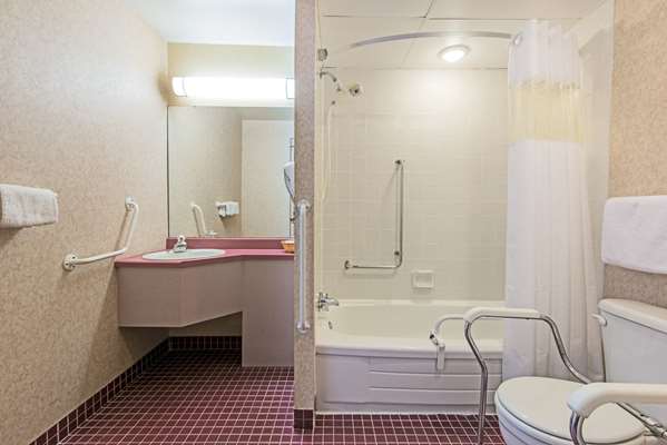  - Howard Johnson Inn Gravenhurst