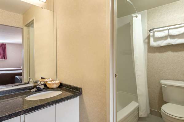  - Howard Johnson Inn Gravenhurst