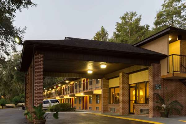 Exterior view - Howard Johnson Express Inn Tallahassee - I-10, Exit 199