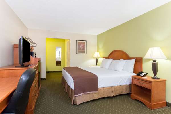  - Howard Johnson Express Inn Tallahassee - I-10, Exit 199