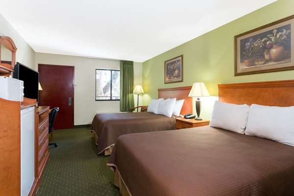 - Howard Johnson Express Inn Tallahassee - I-10, Exit 199