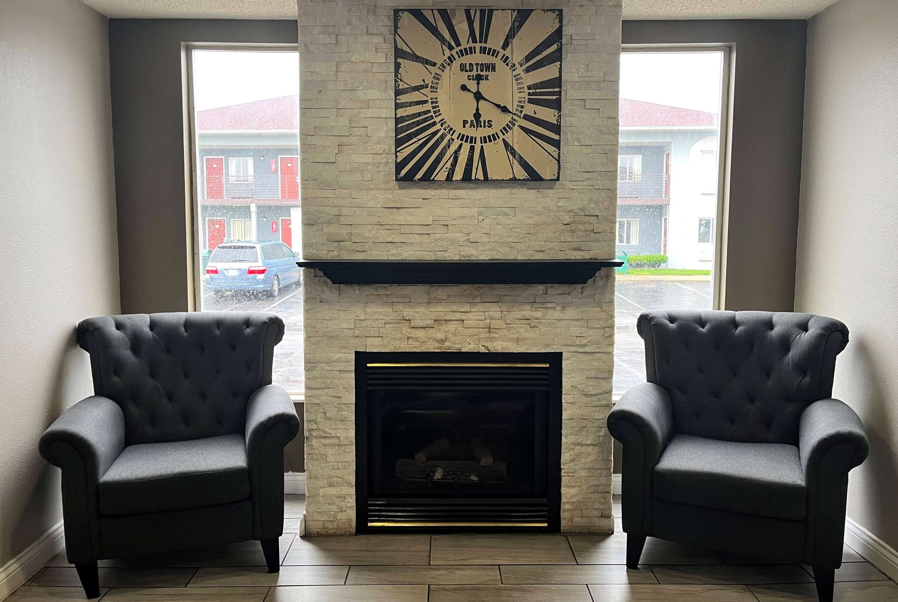 Lobby | Super 8 by Wyndham Indianapolis/NE/Castleton Area