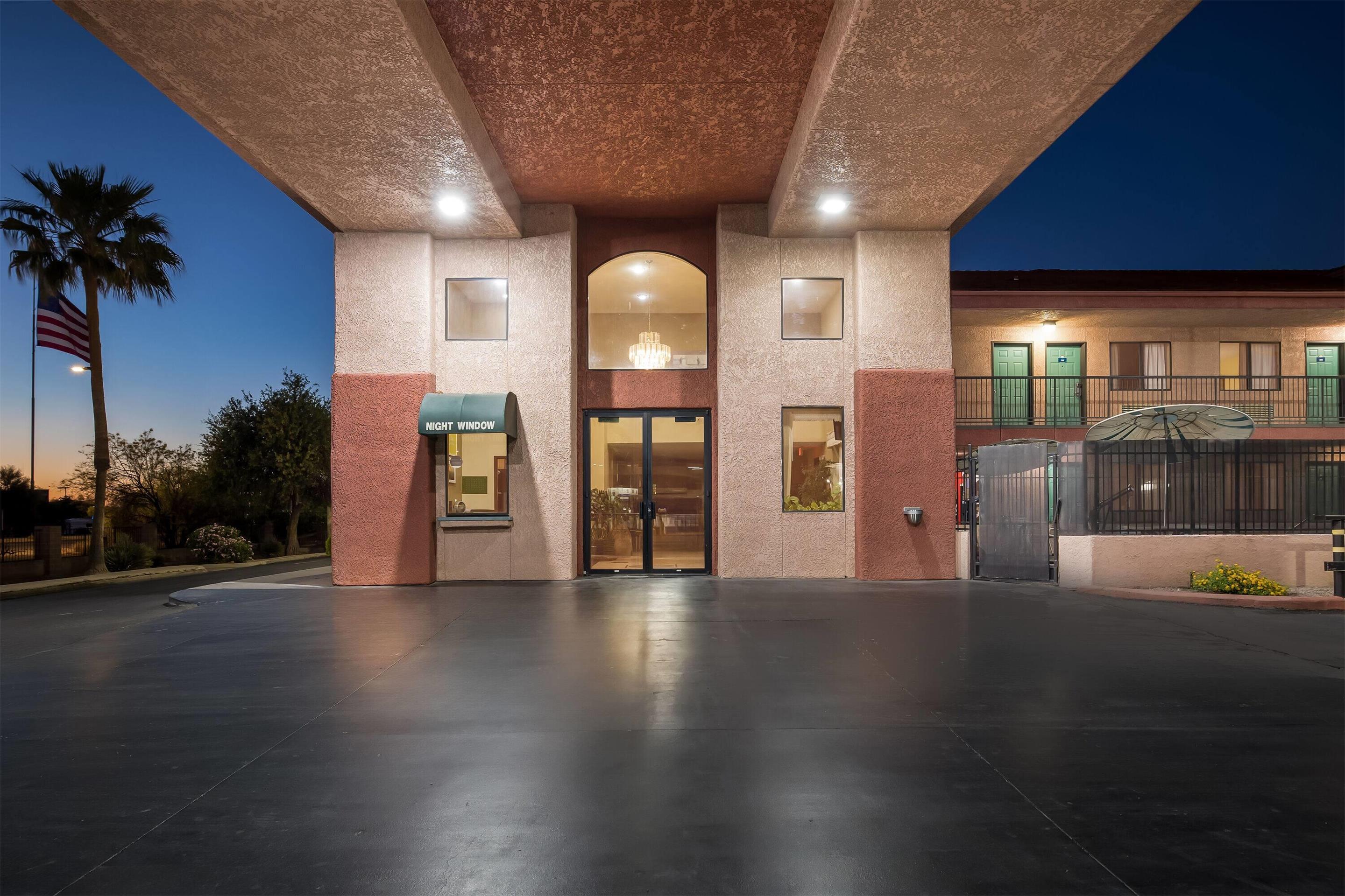 Exterior | Days Inn by Wyndham Tucson Airport