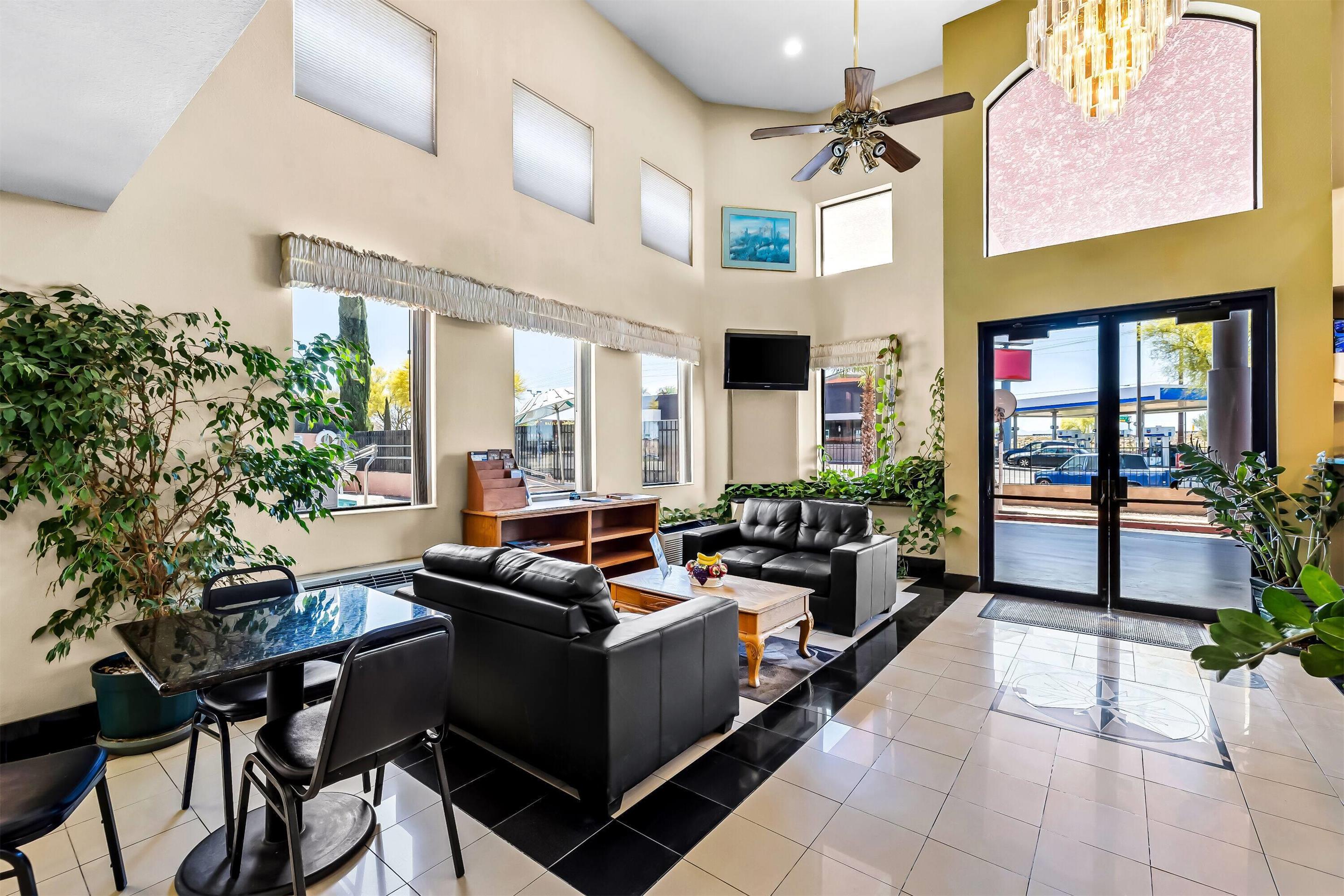 Lobby | Days Inn by Wyndham Tucson Airport