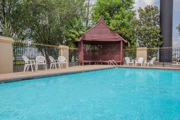 Pool - Days Inn Denham Springs - I-12, Exit 10