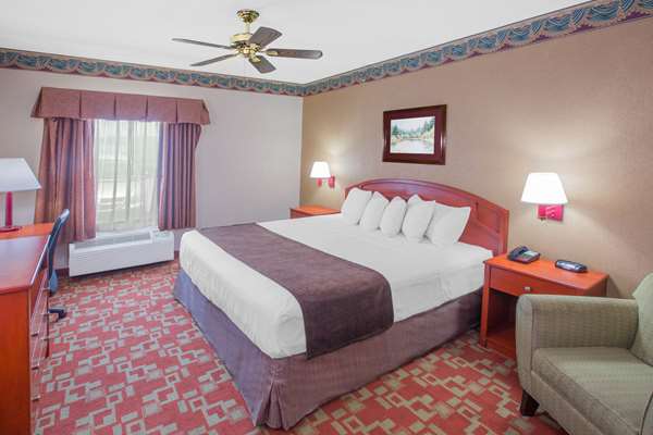 Suite - Days Inn Denham Springs - I-12, Exit 10