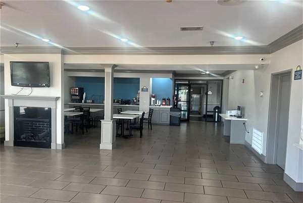  - Days Inn Denham Springs - I-12, Exit 10