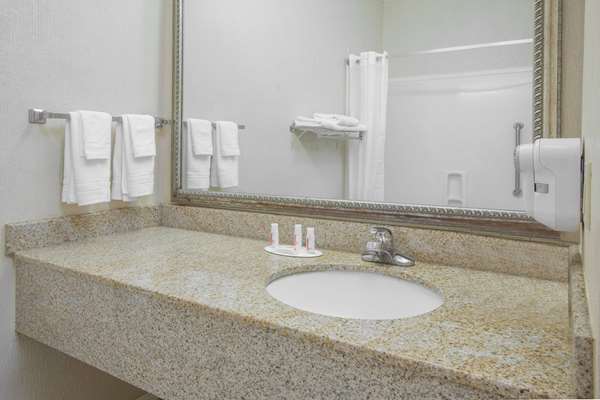  - Days Inn Denham Springs - I-12, Exit 10
