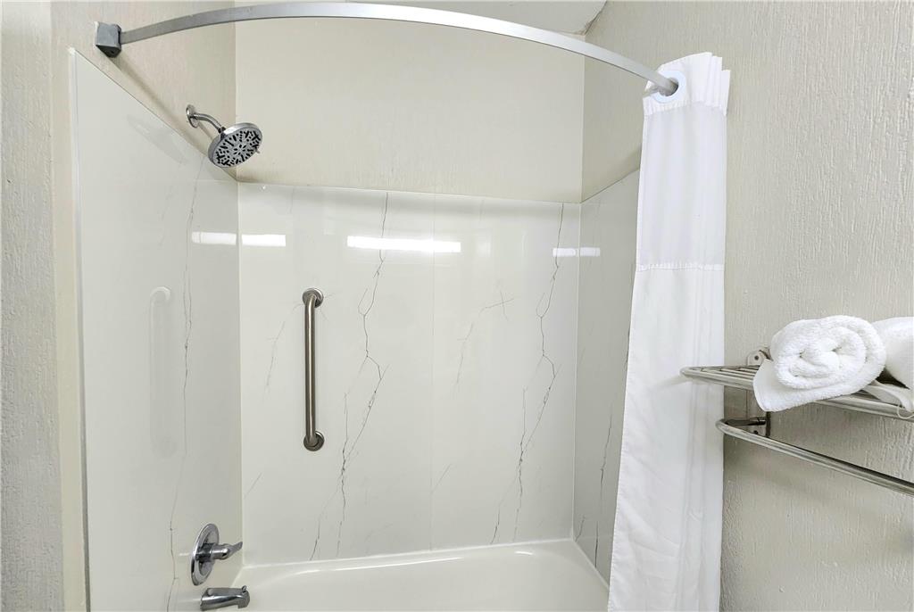 DAYS INN BY WYNDHAM DENHAM SPRINGS--guestroom-Guest Room,Bathroom,On-Site.jpg