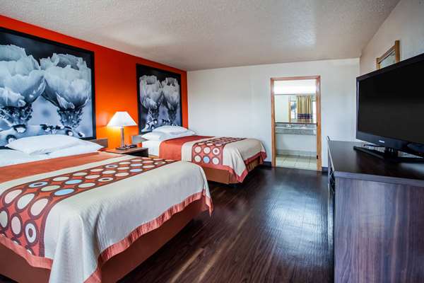  - Super 8 Motel Giddings