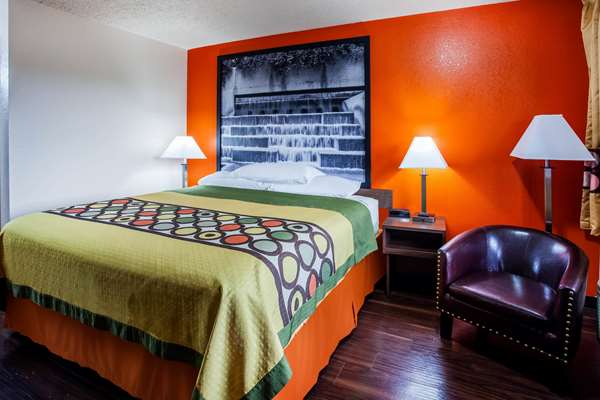  - Super 8 Motel Giddings