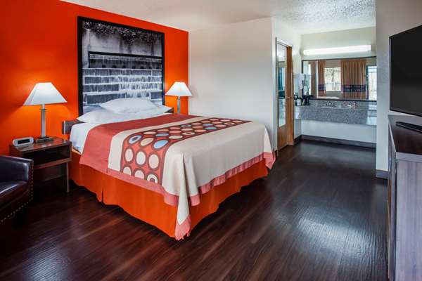  - Super 8 Motel Giddings